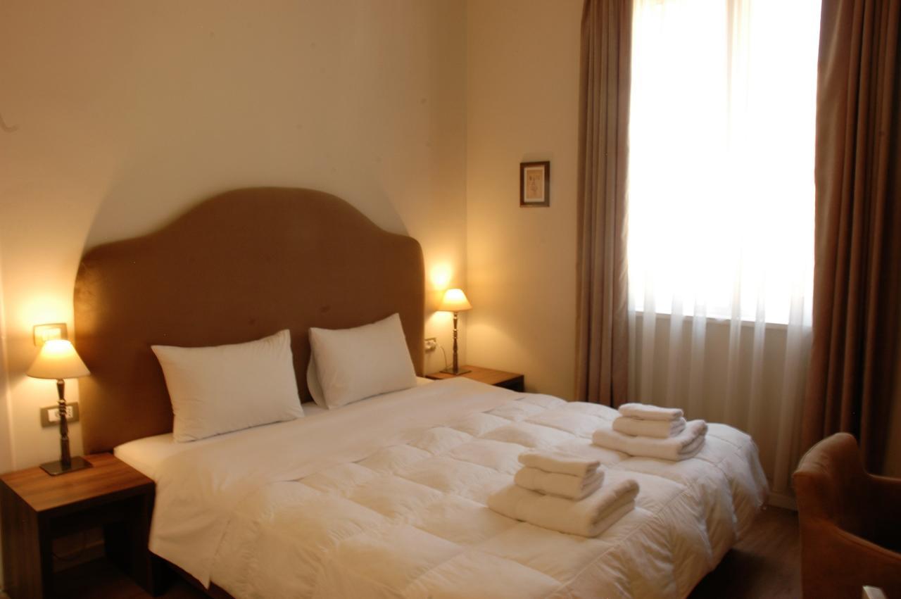Hermes 4* Tirana